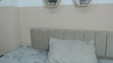 charlothe_dumont online show from April 24, 4:31 pm