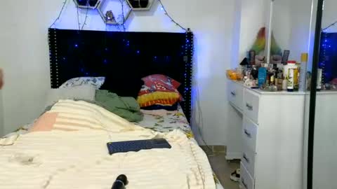 charlotte_027 online show from June 26, 3:00 am