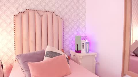 Snapshot of charlotte__08 chatting on January 17, 8:00 pm Charlotte online show from January 17, 8:00 pm