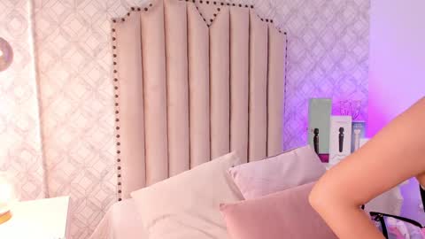 Snapshot of charlotte__08 chatting on February 4, 7:44 pm Charlotte online show from February 4, 7:44 pm