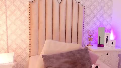 Snapshot of charlotte__08 chatting on February 16, 12:10 pm Charlotte online show from February 16, 12:10 pm