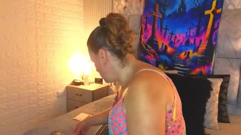 Snapshot of charlotte__g chatting on October 14, 10:49 am charlotte online show from October 14, 10:49 am