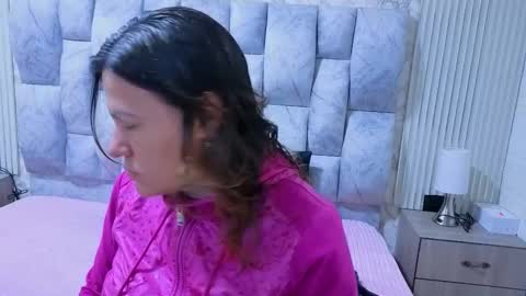 Snapshot of charlotte__g chatting on November 6, 11:22 am charlotte online show from November 6, 11:22 am