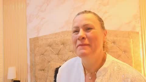 Snapshot of charlotte__g chatting on November 10, 10:47 am charlotte online show from November 10, 10:47 am