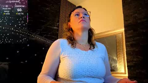 Snapshot of charlotte__g chatting on November 16, 12:11 pm charlotte online show from November 16, 12:11 pm