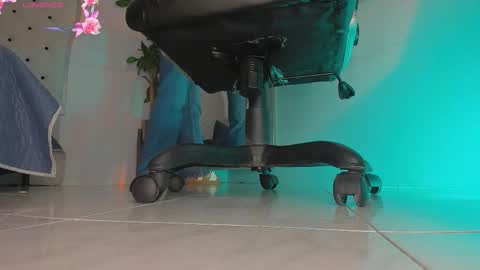 charlotte  grey online show from February 19, 9:33 pm