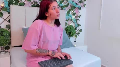 Snapshot of charlotte_blossom chatting on November 29, 8:01 pm Charlotte Blossom online show from November 29, 8:01 pm