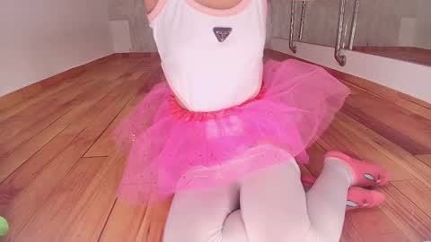Snapshot of charlotte_capell chatting on December 21, 9:33 am Charly online show from December 21, 9:33 am