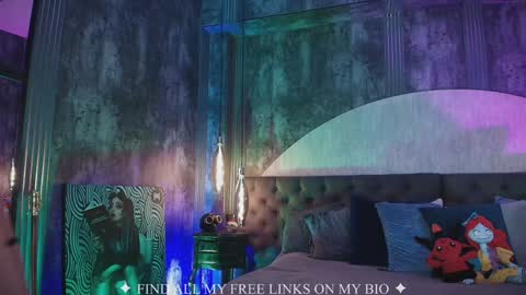 Snapshot of charlotte_germanotta_ chatting on February 10, 6:45 pm Charlotte online show from February 10, 6:45 pm