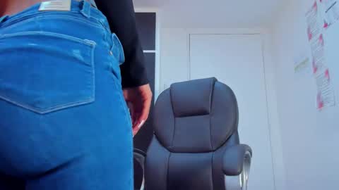 Charlotte Icee online show from December 4, 5:54 pm