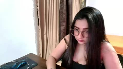 charlotte_richardson online show from May 30, 12:30 am