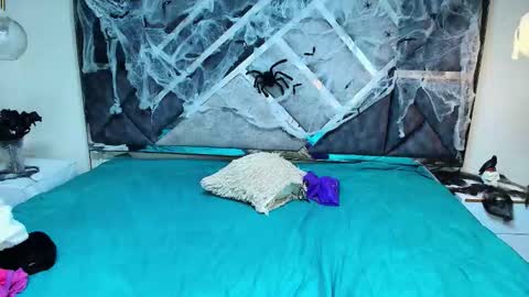 charlotte_walker1 online show from October 15, 3:17 am