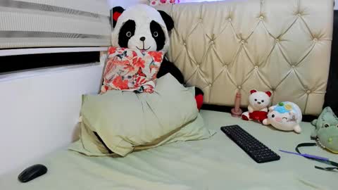 Snapshot of charlottee07 chatting on February 7, 2:04 am charlottee07 online show from February 7, 2:04 am