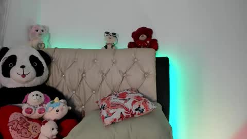 Snapshot of charlottee07 chatting on February 18, 1:34 am charlottee07 online show from February 18, 1:34 am