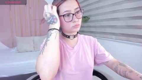 Snapshot of charlottee27_ chatting on February 6, 2:16 am Charlottee online show from February 6, 2:16 am