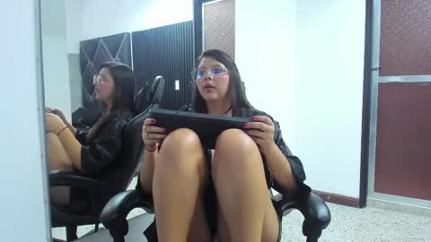 Snapshot of charlottee_starr chatting on September 19, 7:58 pm charlottee_starr online show from September 19, 7:58 pm