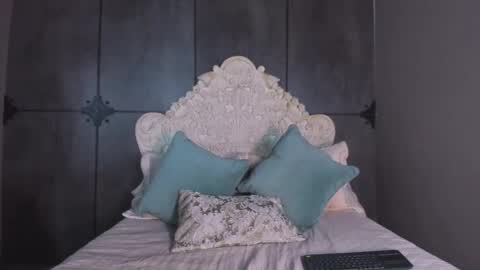 charlottegray_1 online show from October 29, 12:18 pm