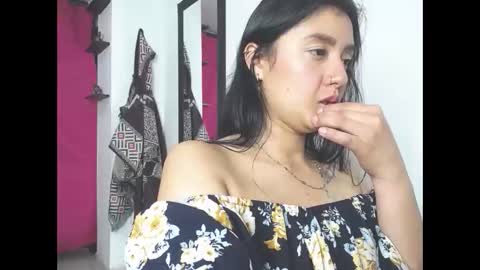 Snapshot of charlottekiss99 chatting on December 14, 1:33 am charlottekiss99 online show from December 14, 1:33 am