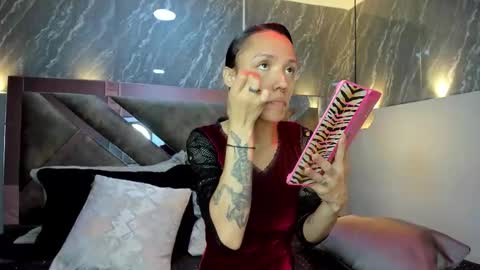 Snapshot of charlottekraviz chatting on February 15, 6:37 pm Charlotte online show from February 15, 6:37 pm