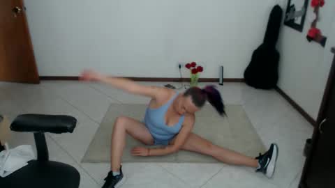 charlottezoe online show from February 20, 6:08 pm