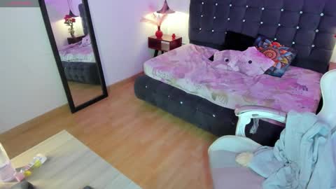 Snapshot of charly_morningstar chatting on October 3, 5:15 am Charly online show from October 3, 5:15 am