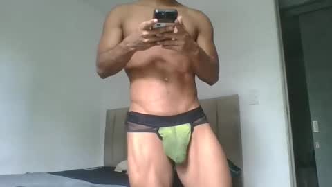 Snapshot of charlyys25 chatting on October 11, 7:01 pm charlyys25 online show from October 11, 7:01 pm