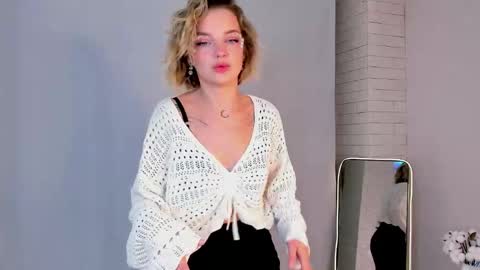 Maya online show from October 3, 3:20 pm