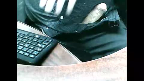 Snapshot of charmeur2672 chatting on December 4, 9:40 am charmeur2672 online show from December 4, 9:40 am