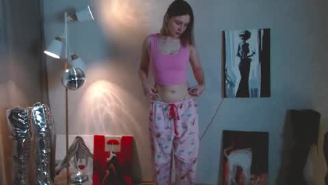 Snapshot of charming_beauty chatting on February 7, 2:48 am Michelle online show from February 7, 2:48 am