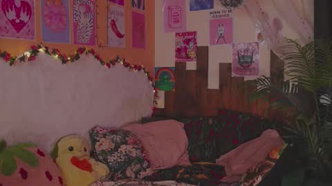 Snapshot of charming_lilly chatting on February 9, 10:30 am Lissa online show from February 9, 10:30 am