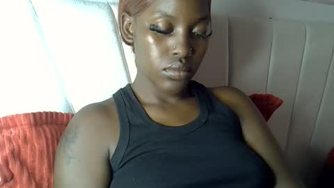 Snapshot of charmingdime chatting on April 15, 10:10 pm charmingdime online show from April 15, 10:10 pm