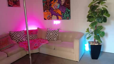 Rockhard Cockstar N Roxynyes online show from October 17, 11:18 pm