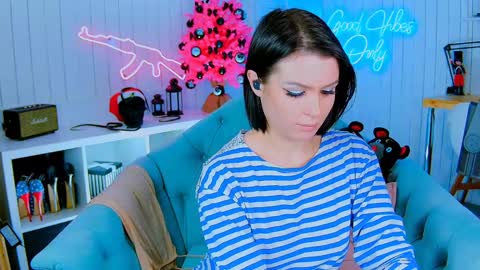 Snapshot of chaturkaterina chatting on January 4, 10:13 pm Miss Harmony online show from January 4, 10:13 pm