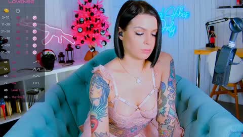 Snapshot of chaturkaterina chatting on January 11, 1:16 am Miss Harmony online show from January 11, 1:16 am