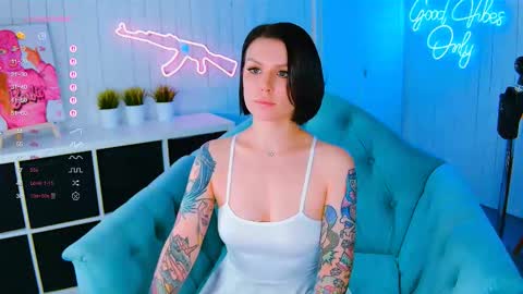 Snapshot of chaturkaterina chatting on October 16, 4:24 am Miss Harmony online show from October 16, 4:24 am