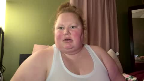 Snapshot of cheekysiren614 chatting on February 18, 2:27 am Cheeky Siren online show from February 18, 2:27 am