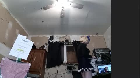 cheerleader_crossdresser online show from May 8, 8:08 am
