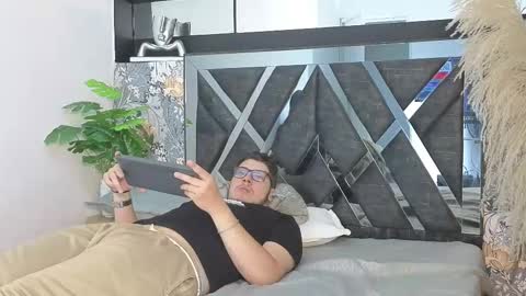   online show from January 7, 3:53 am