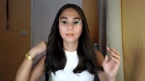 chelly4u69 online show from April 5, 1:36 am