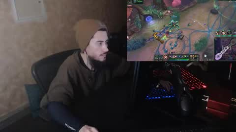 Snapshot of chelseagrinox chatting on March 26, 6:19 am Chelsea online show from March 26, 6:19 am