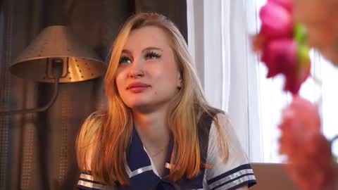 LorenLinda online show from September 27, 3:33 am