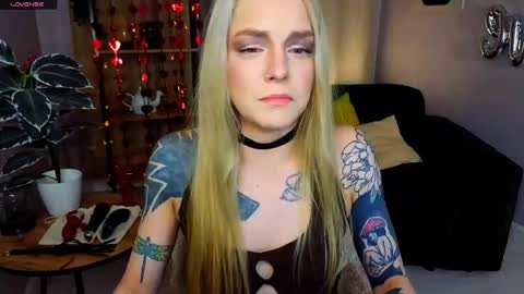 Snapshot of cherrie_sherry chatting on February 10, 10:14 pm Sherry online show from February 10, 10:14 pm