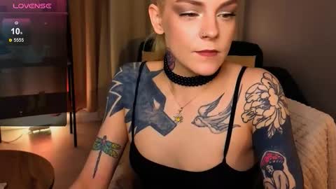 Snapshot of cherrie_sherry chatting on February 23, 9:23 pm Sherry online show from February 23, 9:23 pm