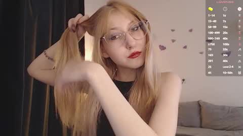 Snapshot of cherry_hazzze chatting on February 12, 8:09 am Cheryl online show from February 12, 8:09 am