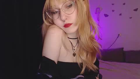 Snapshot of cherry_hazzze chatting on February 25, 5:22 pm Cheryl online show from February 25, 5:22 pm