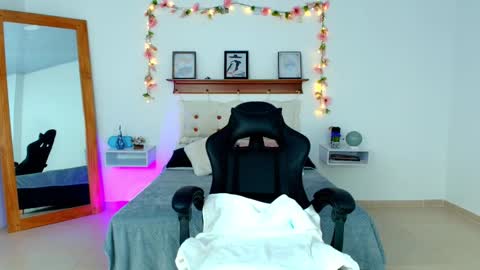 Snapshot of cherry_juicyxxx chatting on October 22, 8:52 pm irene online show from October 22, 8:52 pm