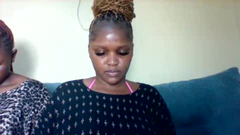 cherry_mufinn online show from January 7, 4:42 pm