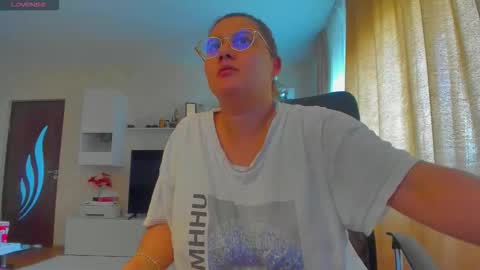 mayra online show from December 1, 10:20 am