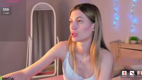 cherry_pr1ce online show from April 13, 11:54 pm