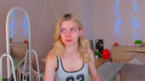 cherry_pr1ce online show from June 7, 10:46 pm